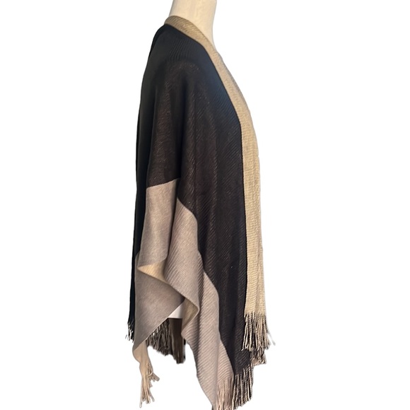 Croft & Barrow Beige and Black Wrap One Size OS - Picture 2 of 6